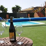 Eco White With Climatized Pool فيلة