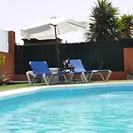 Eco White With Climatized Pool فيلة *