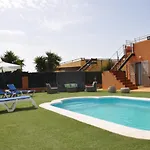 Eco White With Climatized Pool فيلة
