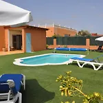 Eco White With Climatized Pool فيلة *