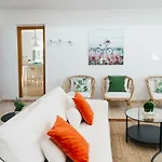 Eco White With Climatized Pool فيلة