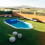 Eco White With Climatized Pool فيلة