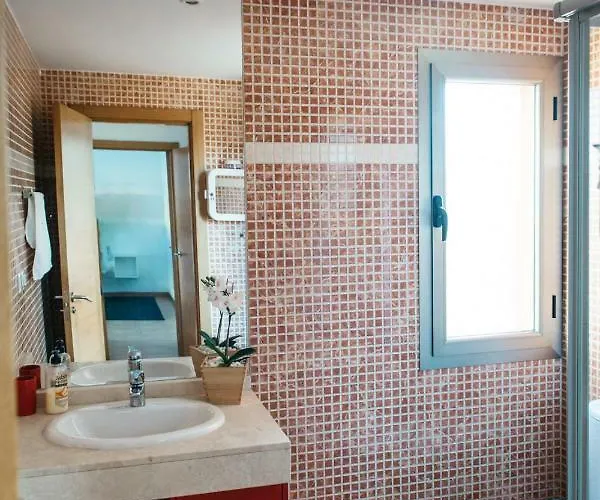 Eco White With Climatized Pool فيلة