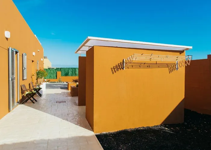 Eco White With Climatized Pool فيلة