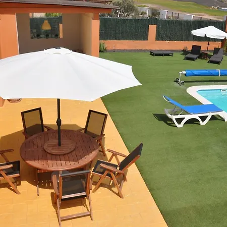 Eco White With Climatized Pool 别墅