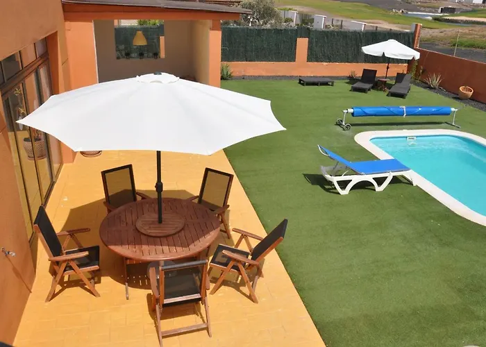 Eco White With Climatized Pool Vila